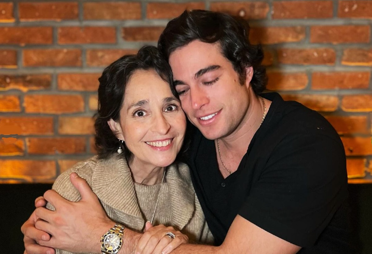 Danilo Carrera celebra que su madre superó el cáncer: "Eres la mujer más fuerte del mundo"