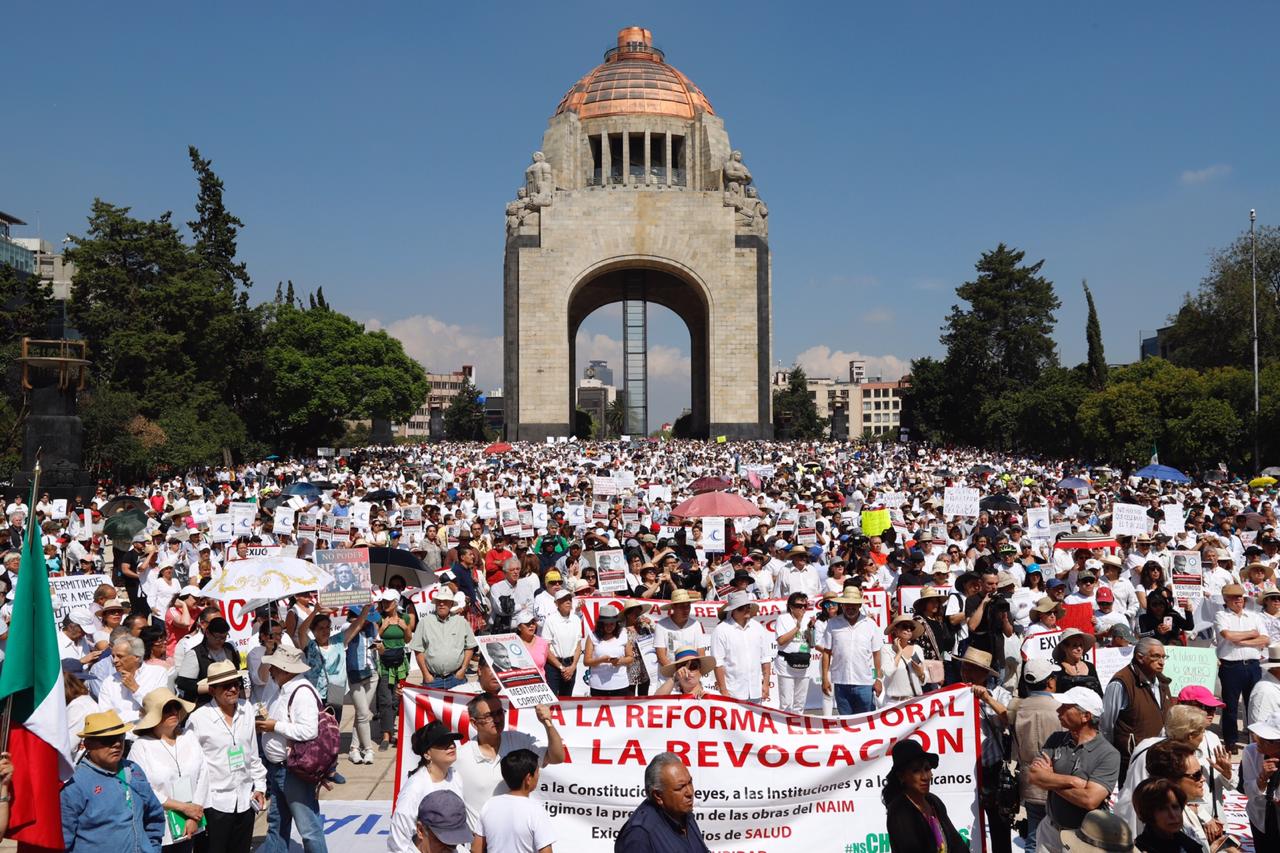 Marchan en la CDMX contra gobierno de López Obrador