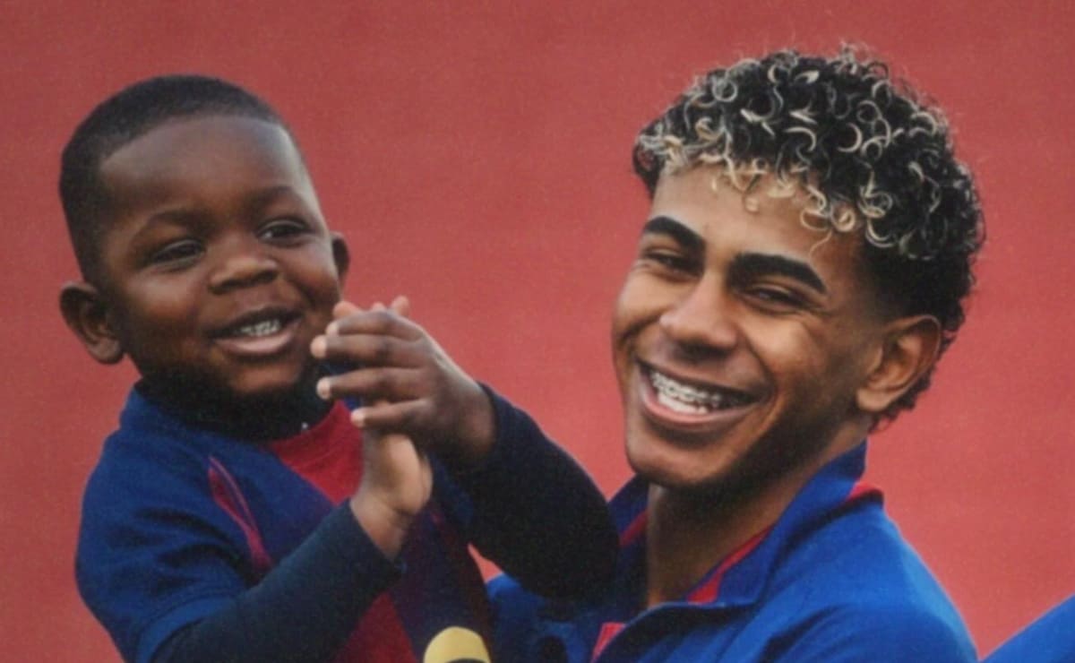 Él es Keyne, el hermano de Lamine Yamal, que conquista el Mundial 2026 con su ternura