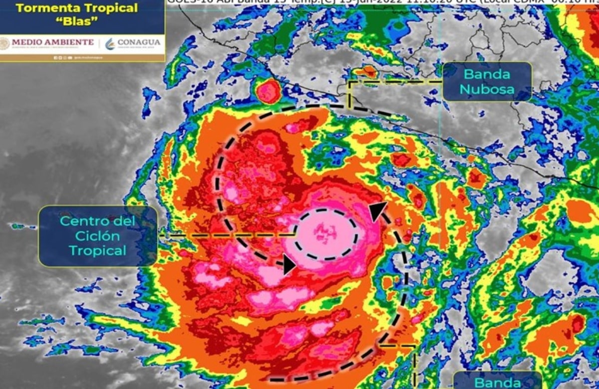 Tormenta tropical “Blas” se localiza al sur de Michoacán; este miércoles se convertirá en huracán categoría 1
