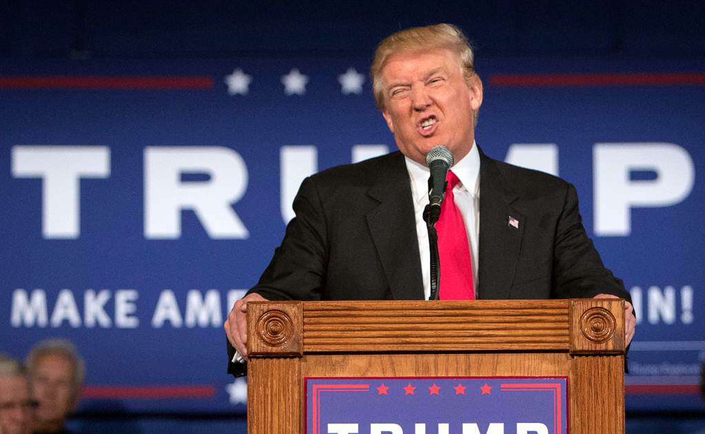 Llama Trump "idiota" a rival republicano
