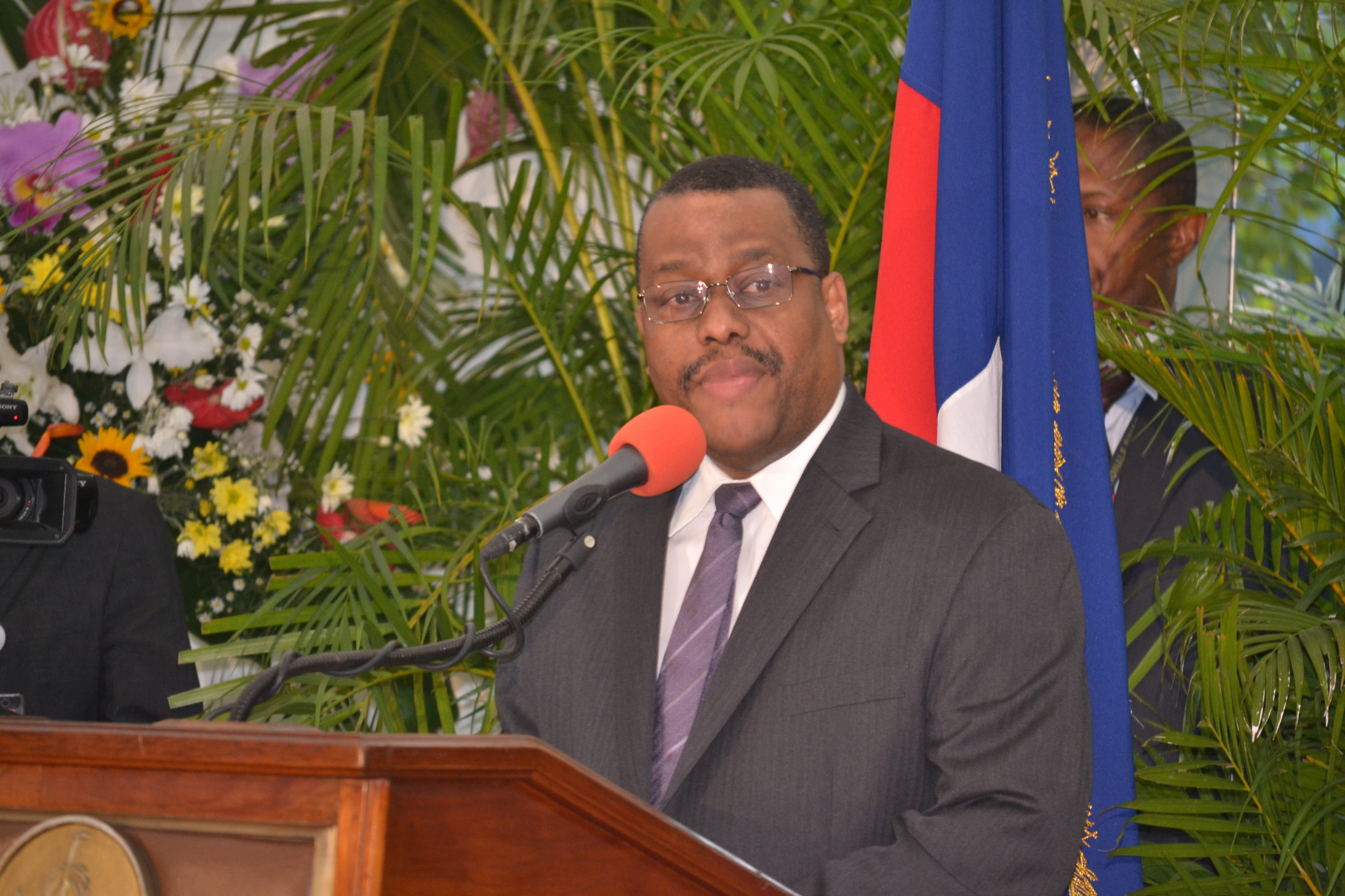 Nuevo primer ministro de Haití asume el cargo, "el país no puede esperar más"
