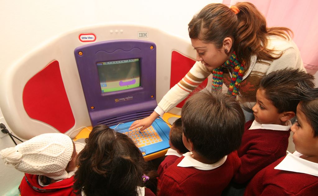 Eruviel: habrá más escuelas digitales