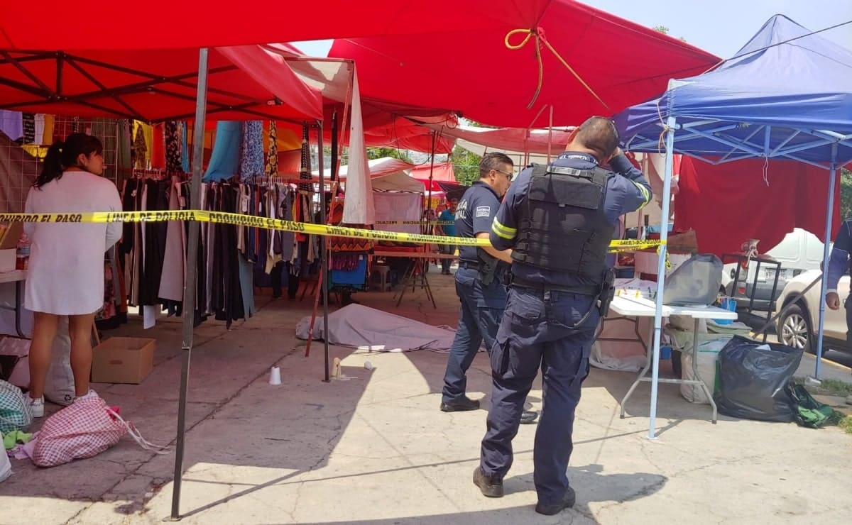 Matan a hombre mientras compraba en tianguis de Tlalnepantla