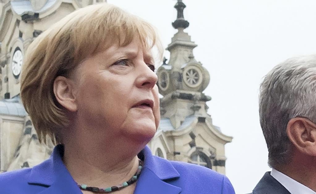 Llaman traidora a Merkel en Día de la Unificación Alemana 