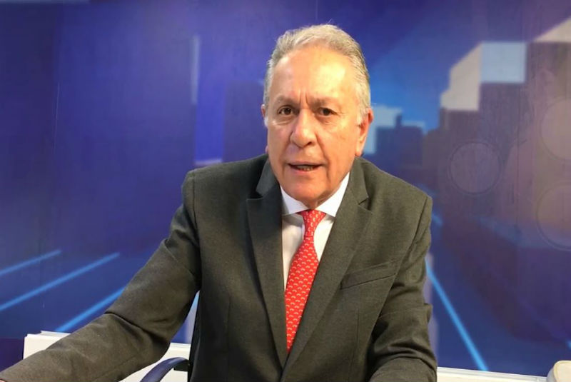 El locutor y periodista, José Cárdenas, felicita a EL UNIVERSAL