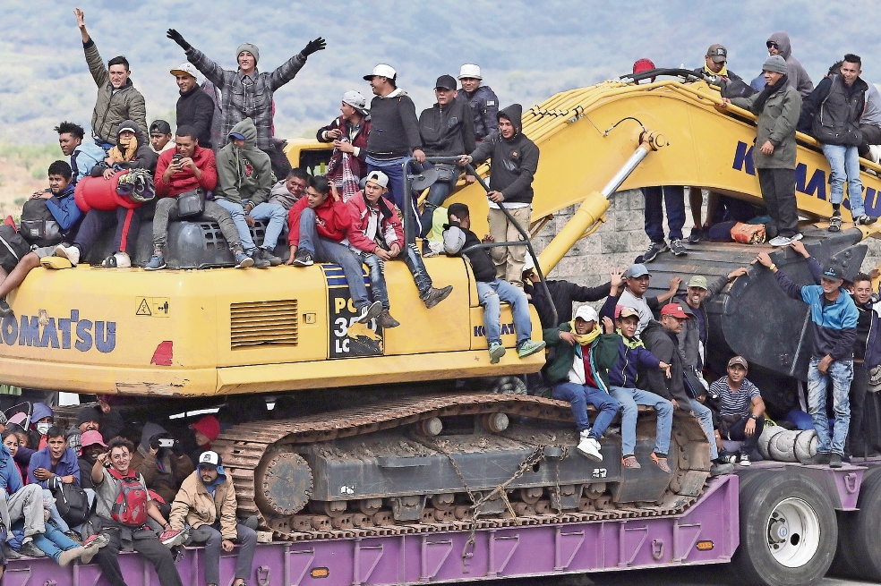 Caravanas migrantes transitan por al menos 12 entidades del país