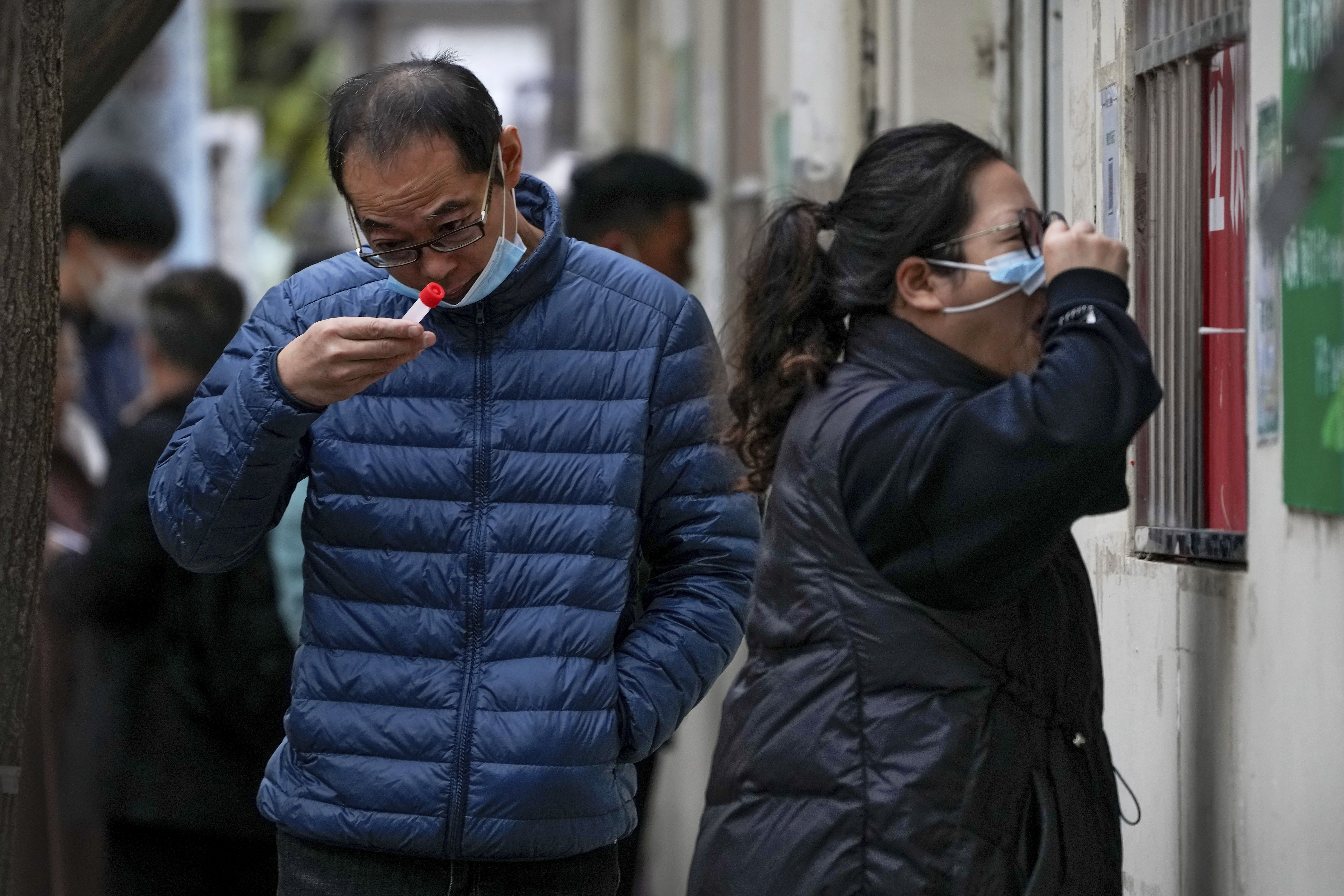  Shanghái comienza a aplicar vacuna antiCovid en aerosol