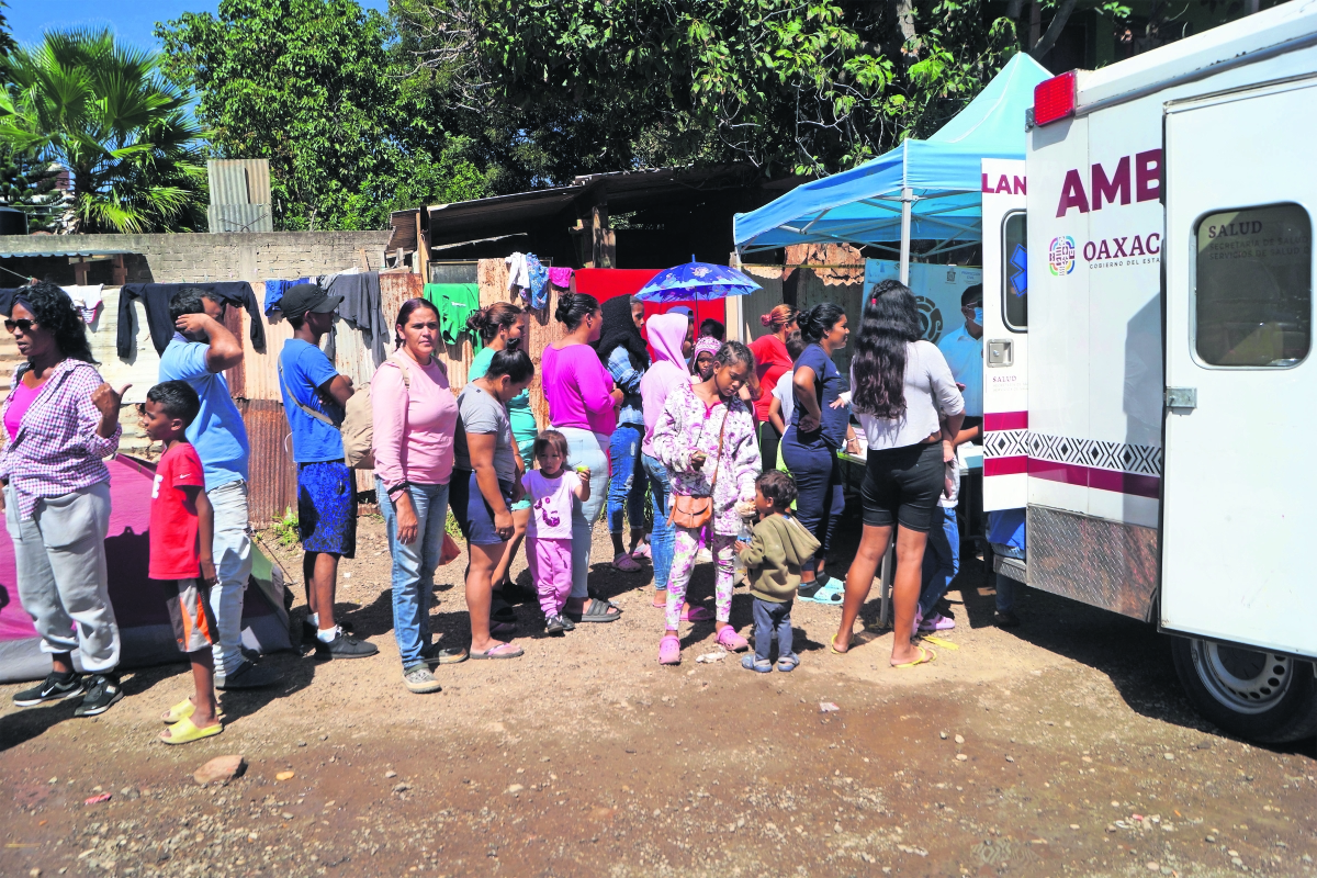 Migrantes saturan, poco a poco, centro de movilidad