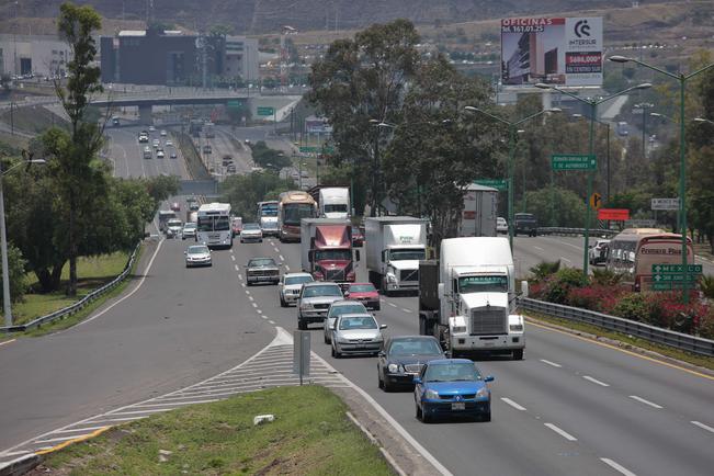 Transportistas temen aumentos en gasolinas y casetas