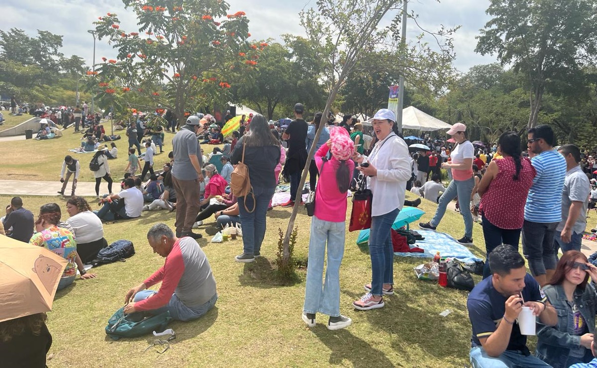 Eclipse Solar: Cientos de familias se concentraron en los jardines del Centro de Ciencias de Sinaloa