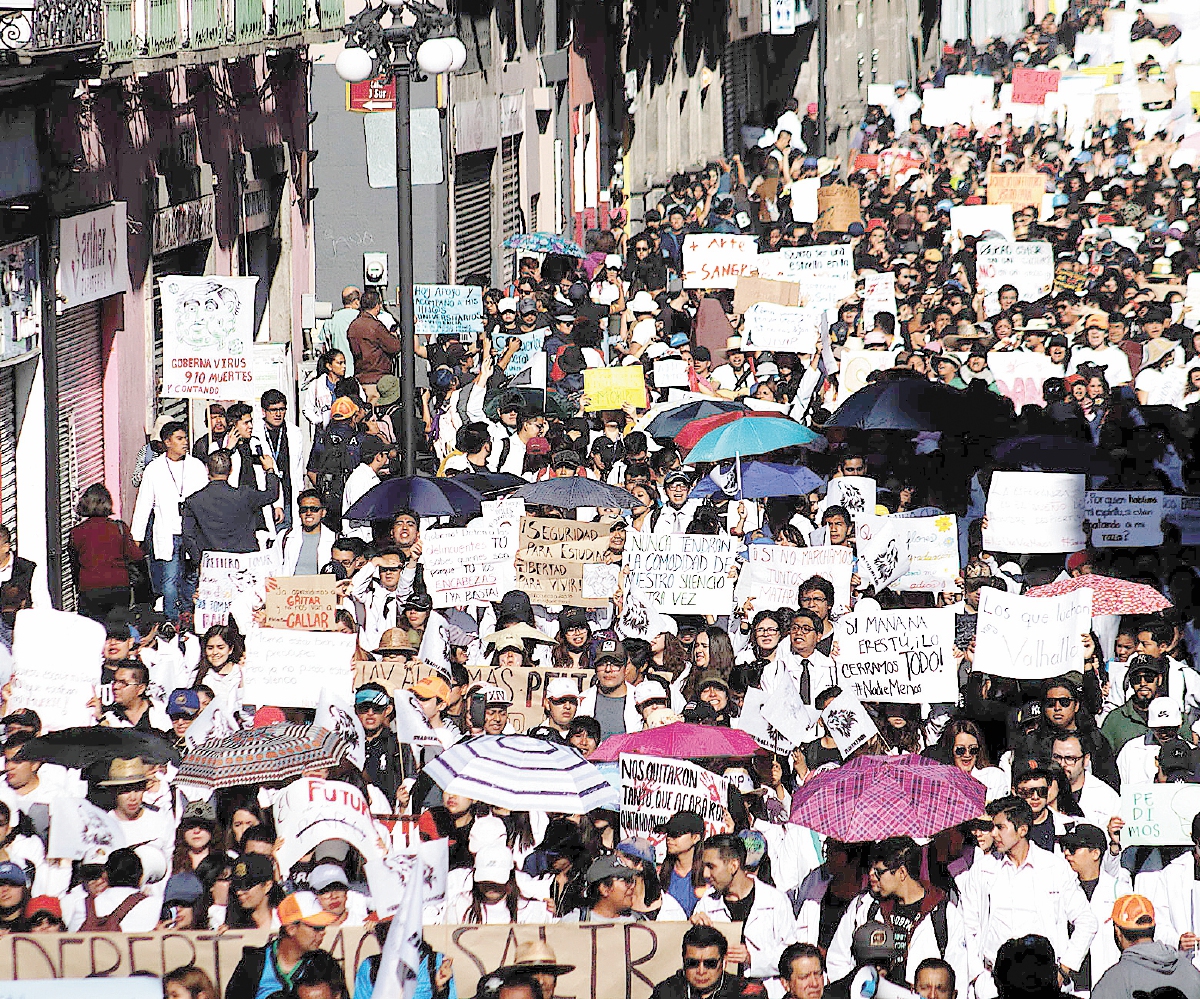 Miles de estudiantes marchan por justicia