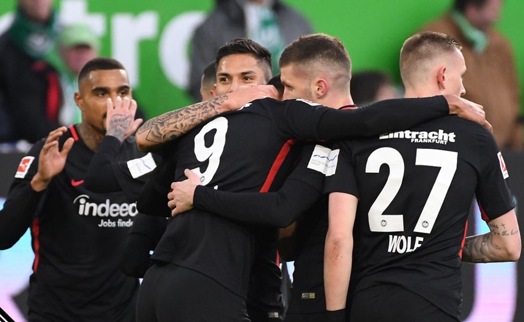 Eintracht y Carlos Salcedo golean al Wolfsburgo