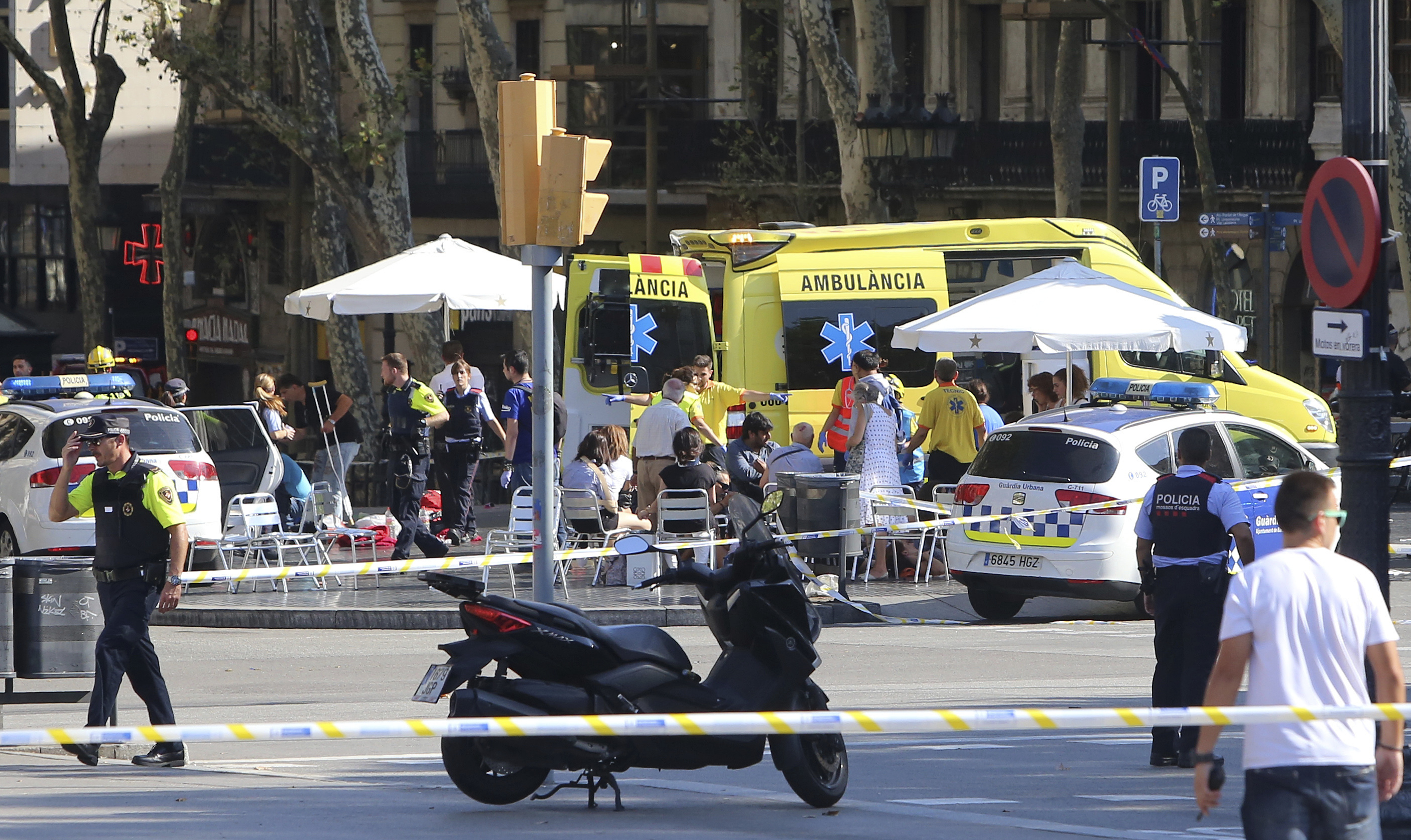Barcelona: Policía no puede confirmar atentado en atropello, pero activa emergencia