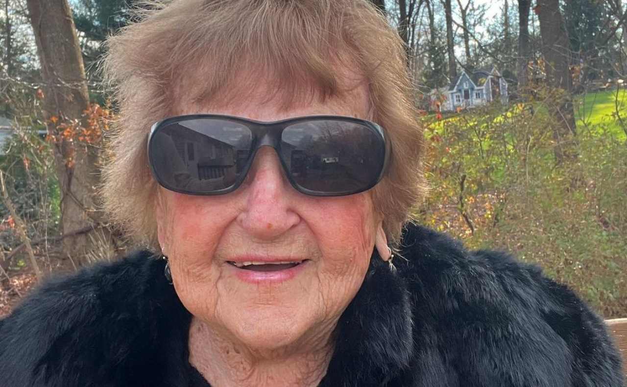 Abuela de 92 años sorprende en TikTok con divertida lista de metas para el 2023