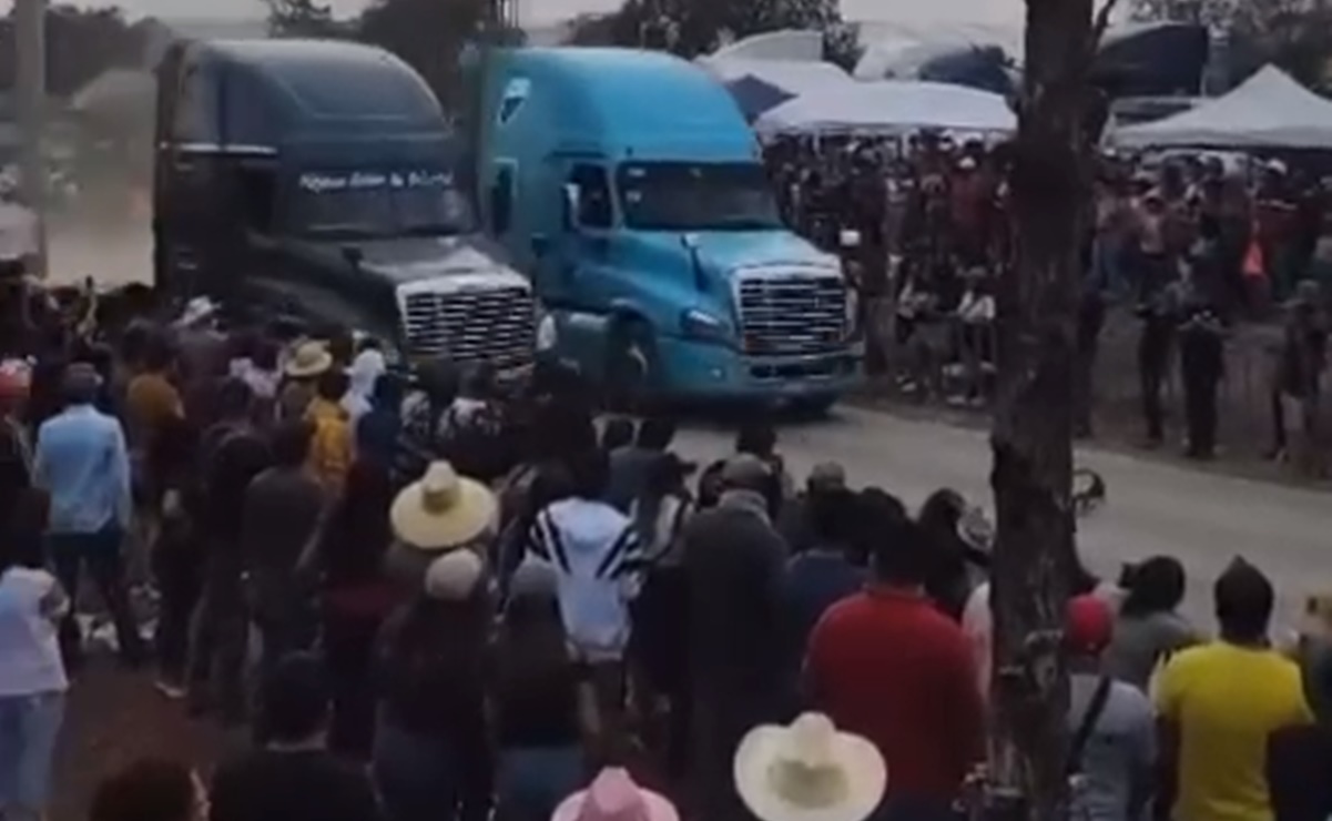 Tráiler embiste a asistentes en evento de arrancones en feria de Santa Mónica en Hidalgo; hay 3 muertos y 12 heridos