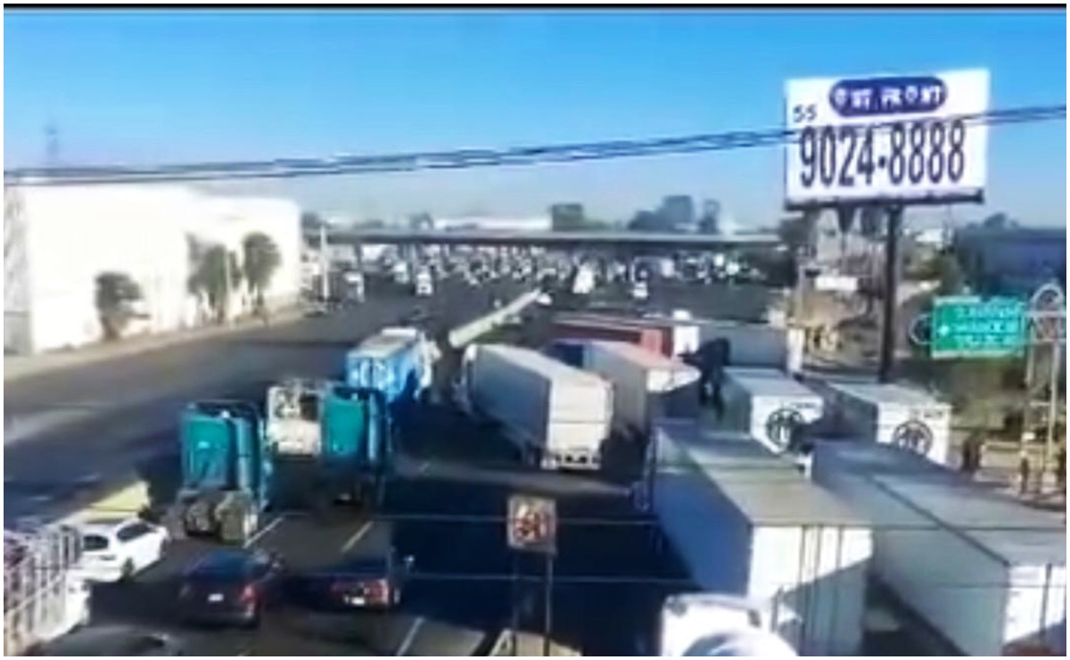 Transportistas bloquean carriles de la México-Querétaro; exigen más seguridad