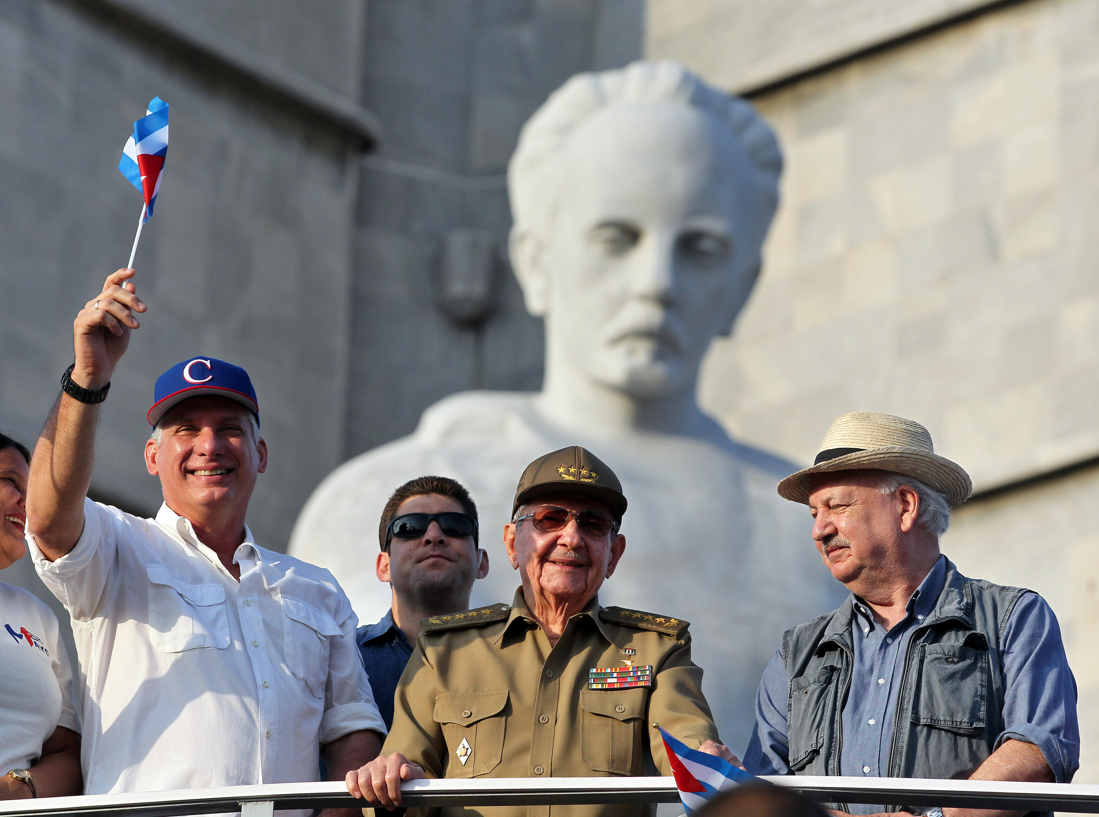 Día del Trabajo. Díaz-Canel y Castro presiden masivo desfile en La Habana