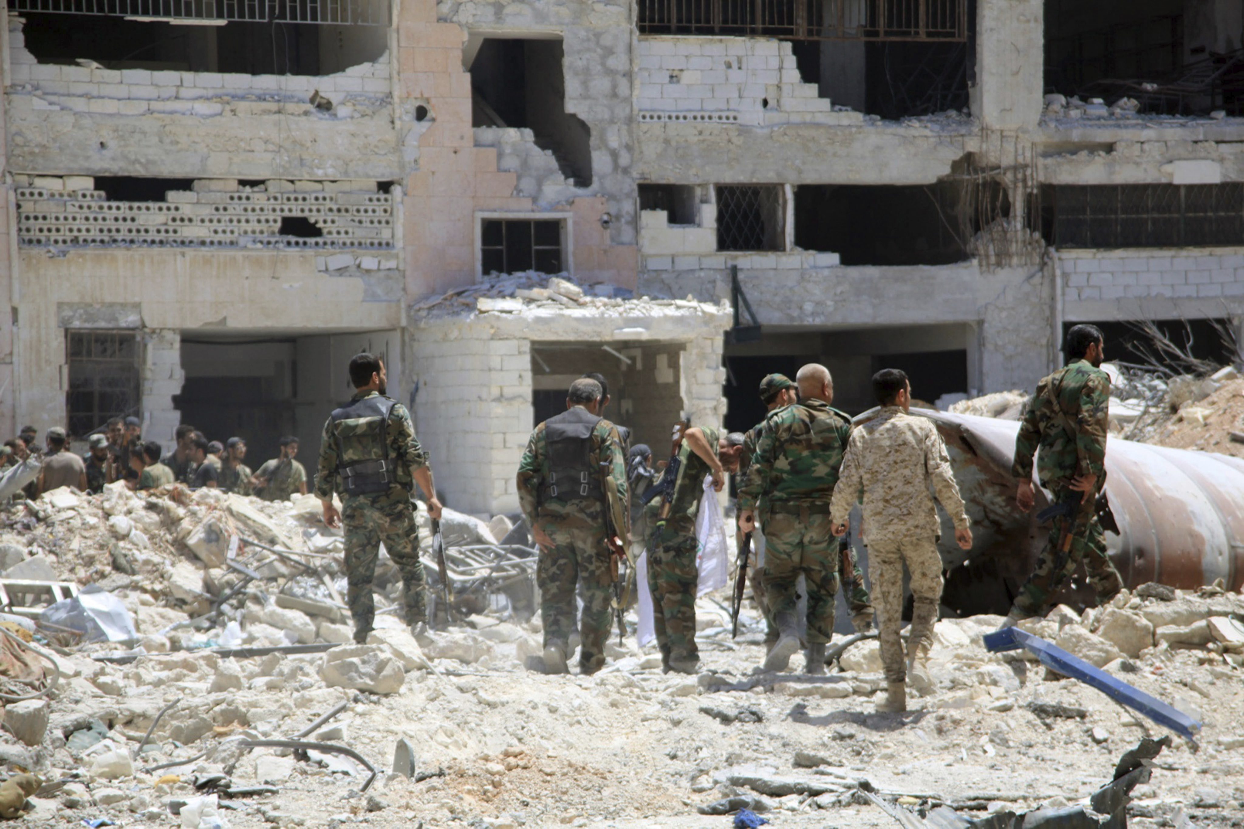 Rusia y Siria bombardean seis hospitales y matan a 17 civiles sirios: HRW