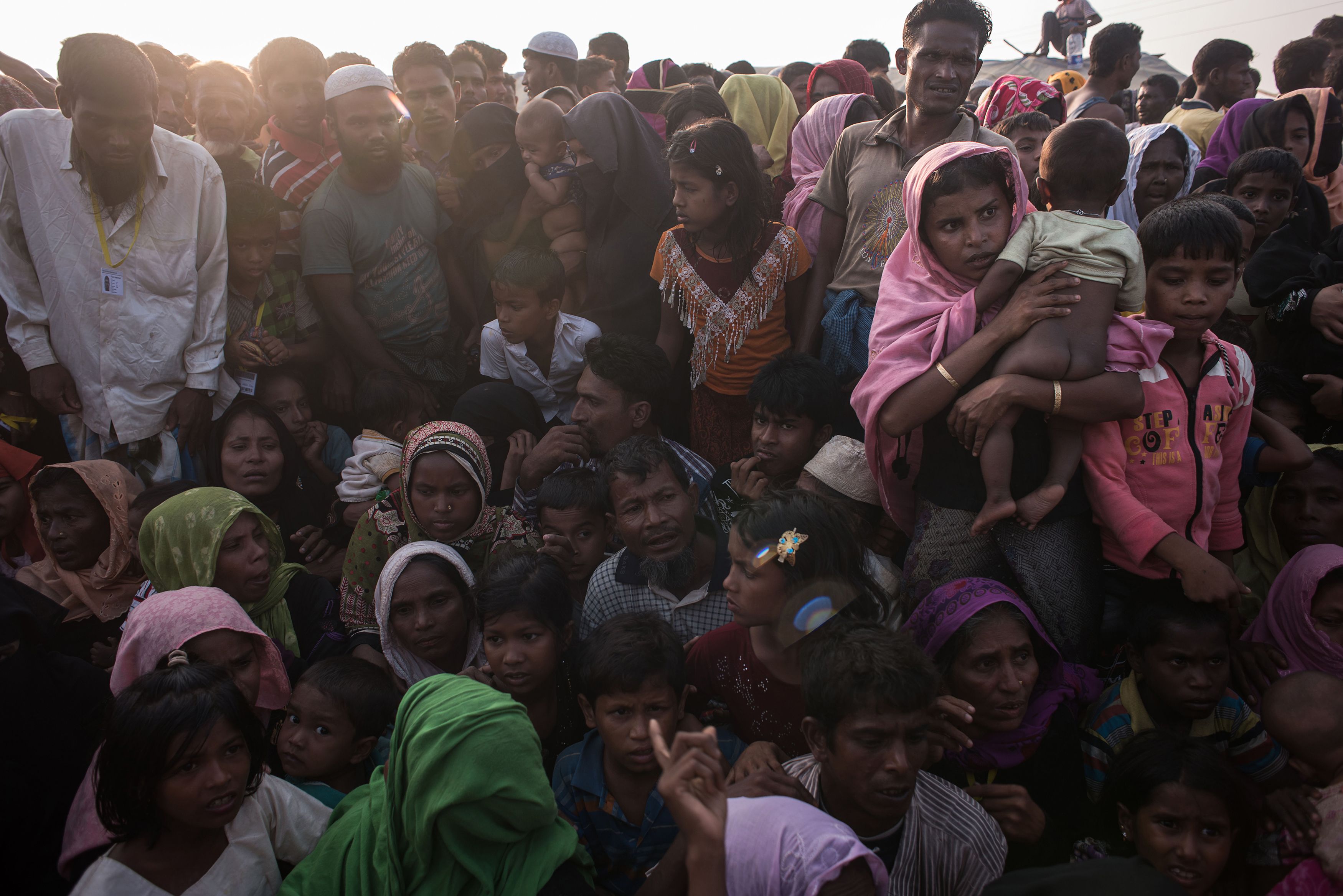 Bangladesh planea enviar a miles de rohinyás a una isla desierta