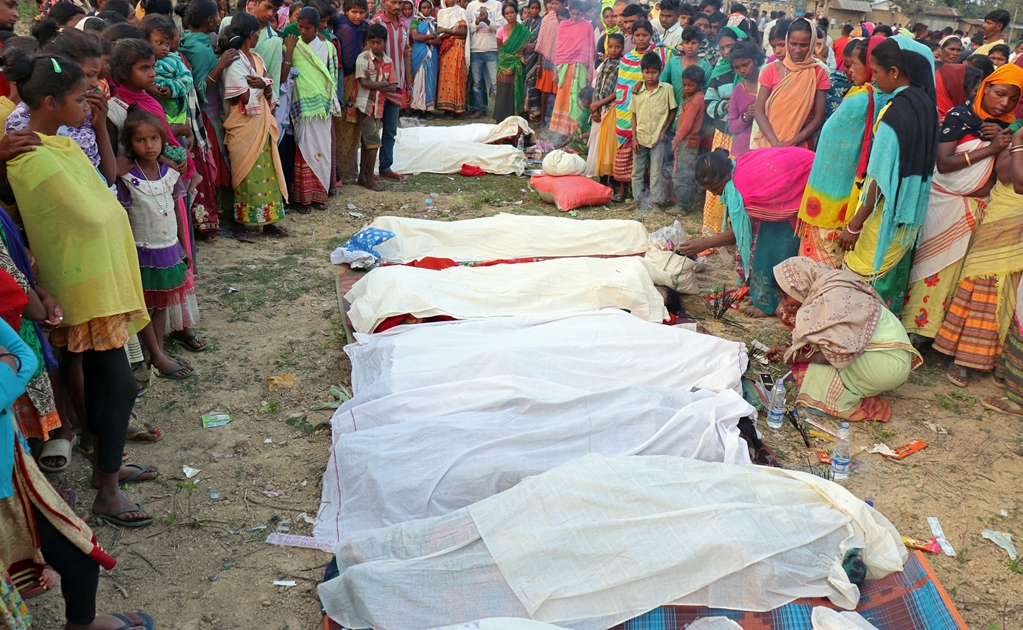 Mueren 50 personas por consumir alcohol adulterado en India 