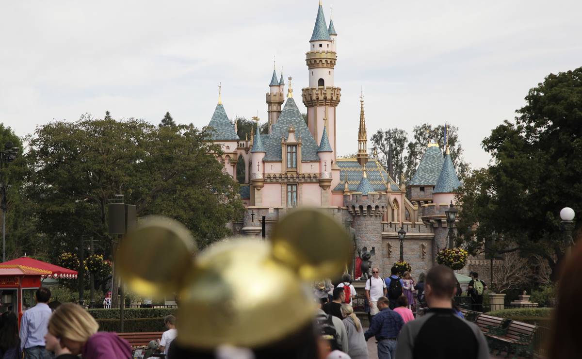 Solicitan guardias de seguridad para trabajo en Disneyland, California; pagan $350 por hora