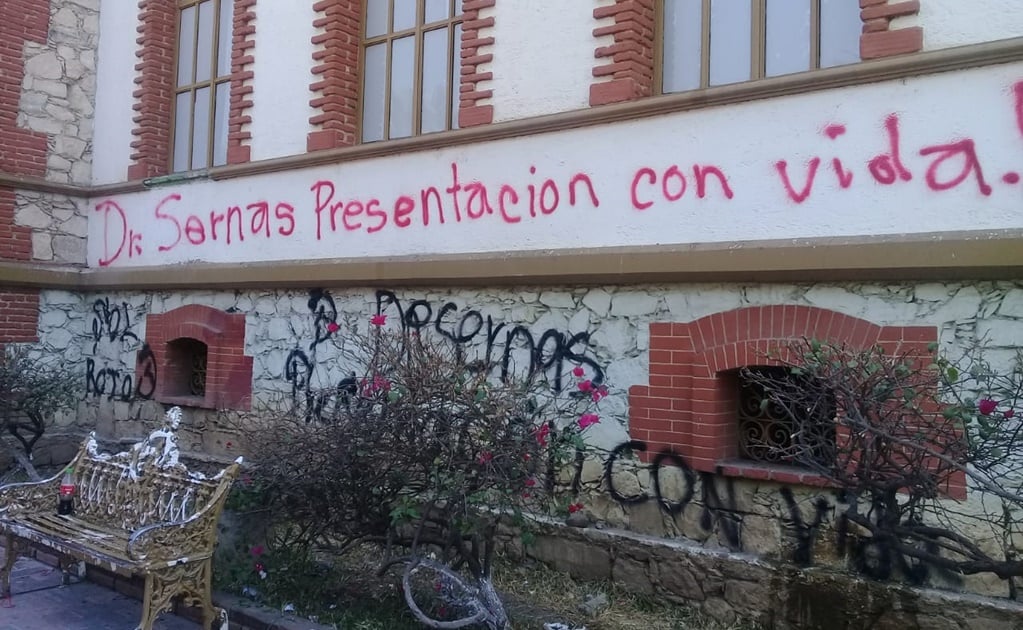 Vandalizan sede de justicia para exigir aparición de activista en Oaxaca