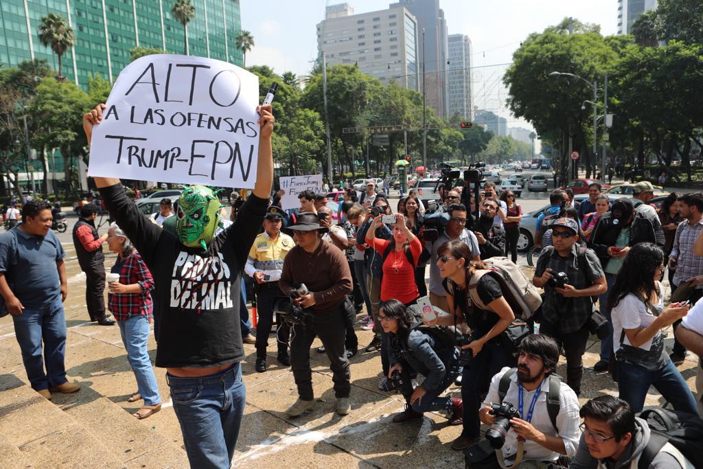 Los mexicanos con dignidad rechazamos a Trump, dicen en el Ángel 