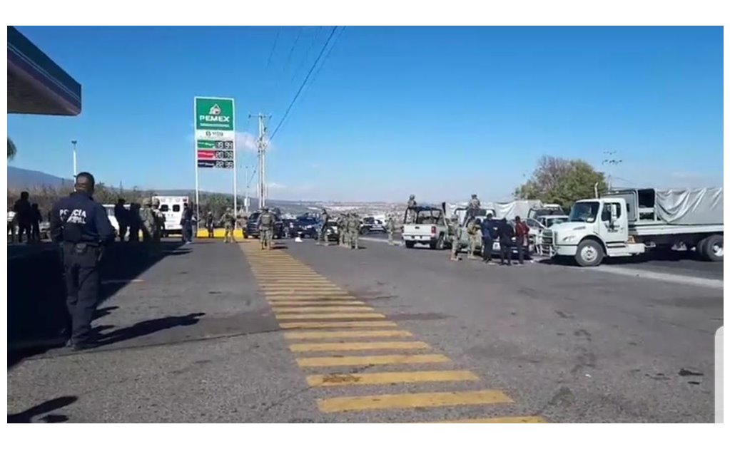 Choca vehículo de Semar con auto particular en Michoacán; hay 2 muertos