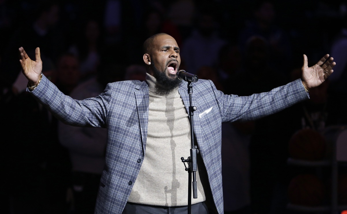 Mujer acusa que el rapero R.Kelly la ahogó, orinó y defecó sobre ella