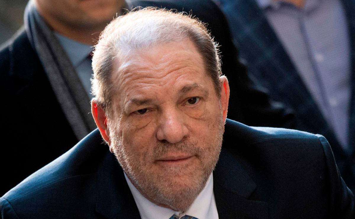 Trasladan a Harvey Weinstein a California, donde enfrenta más cargos de abuso sexual