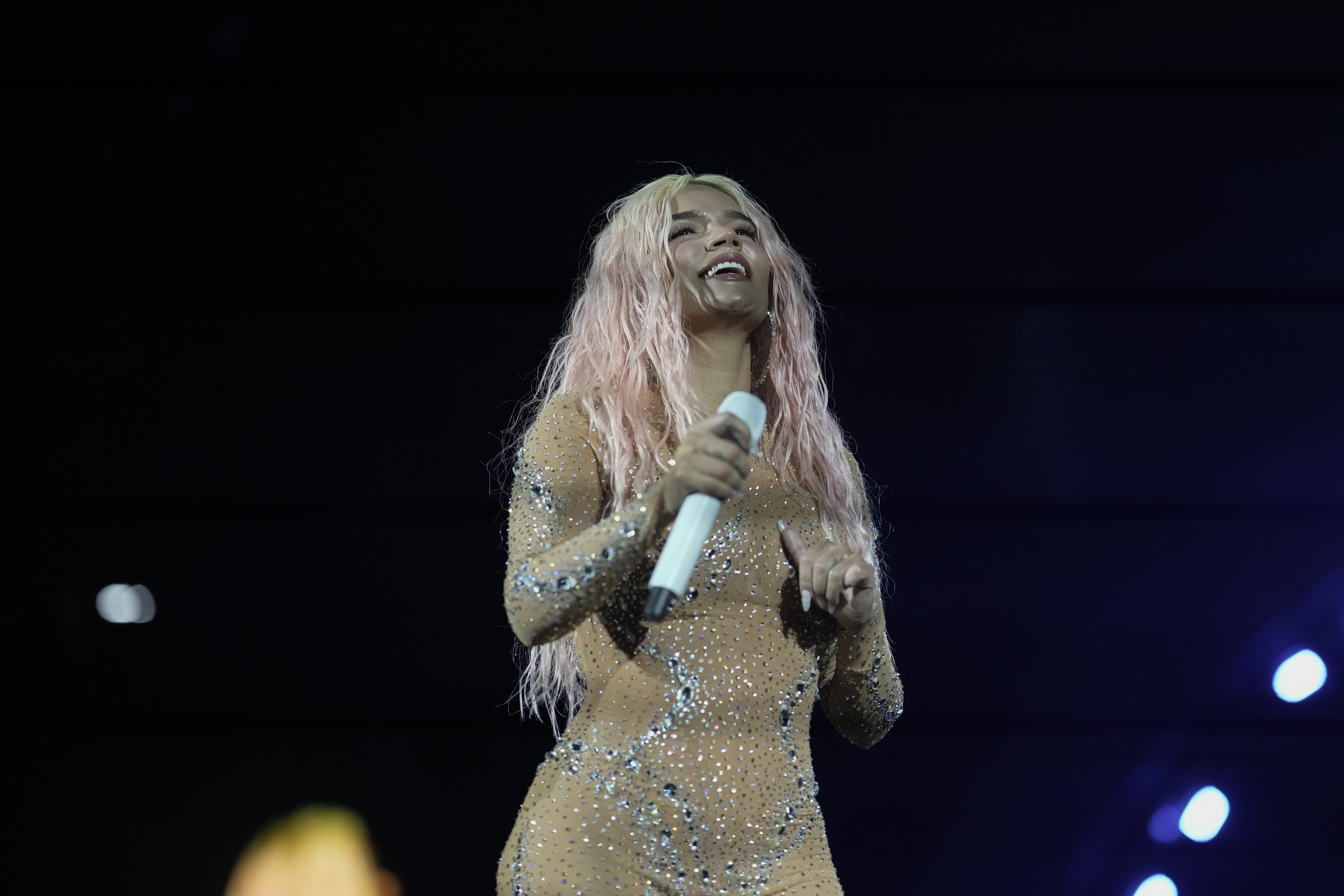 Karol G se luce más mexicana que nunca; así fueron los looks de ‘La Bichota’ en el Estadio Azteca