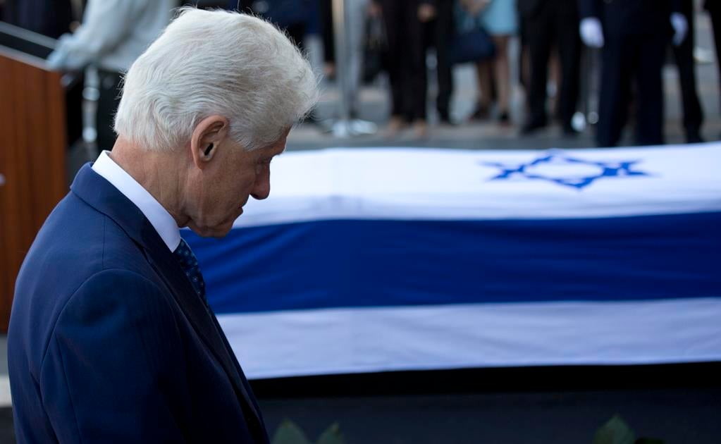 Bill Clinton rinde honores a Shimon Peres 