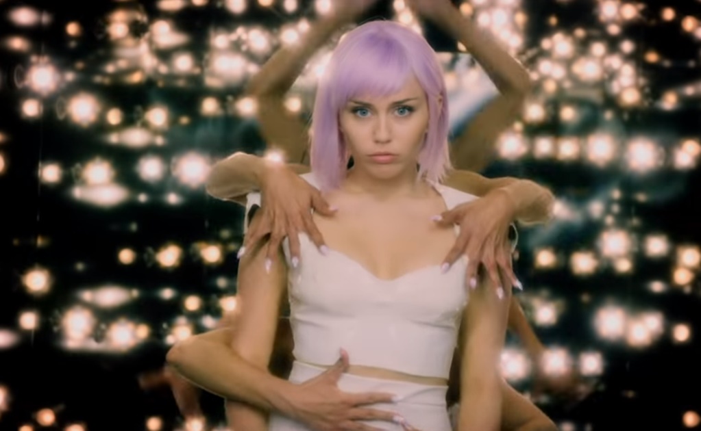 Miley Cyrus, en tráiler de quinta temporada de "Black Mirror"