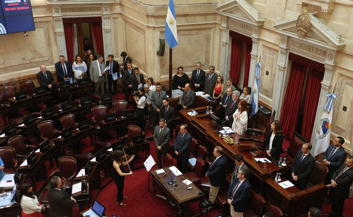 Polémica en Argentina: Senadores se aumentan 170% su salario en plena crisis económica  