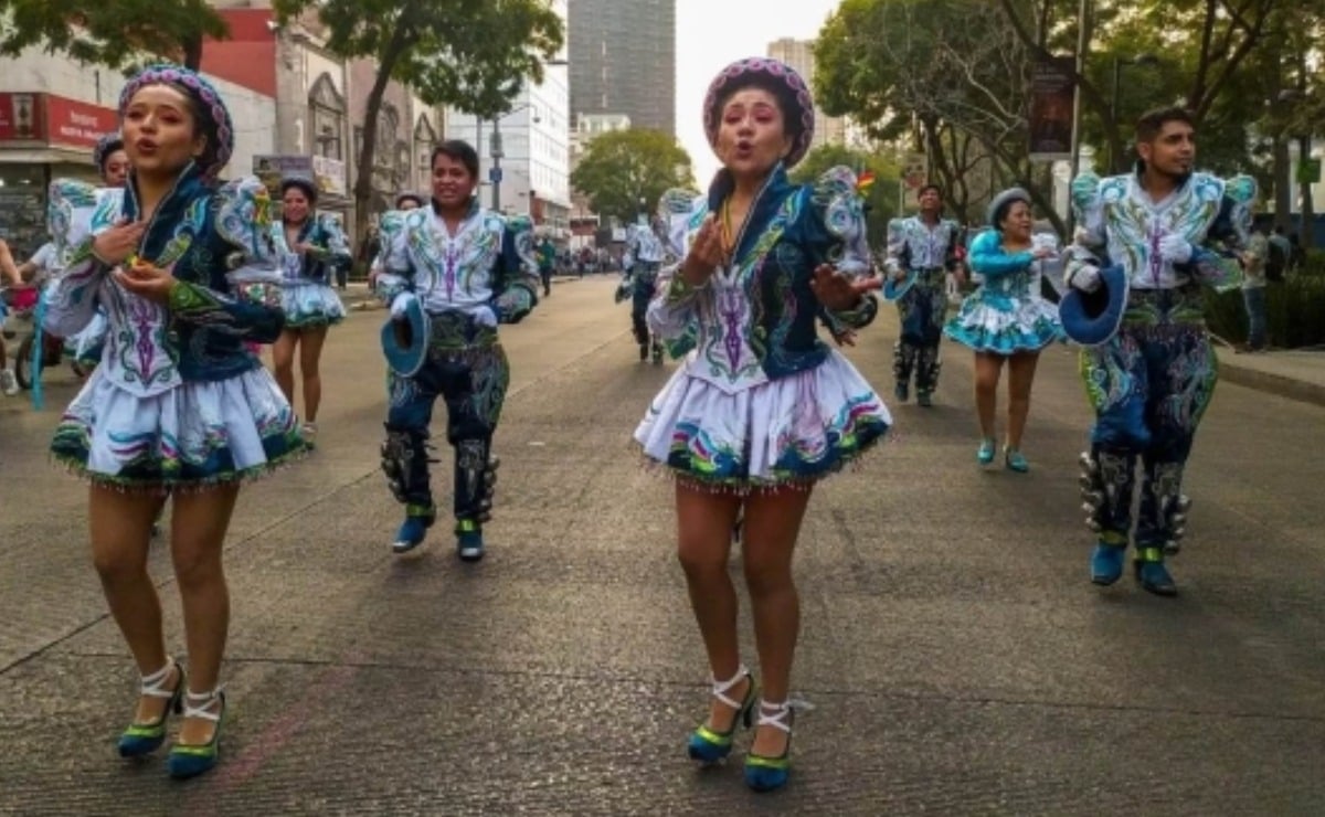 Miles de capitalinos disfrutan del Carnaval de México por Paseo de la Reforma  