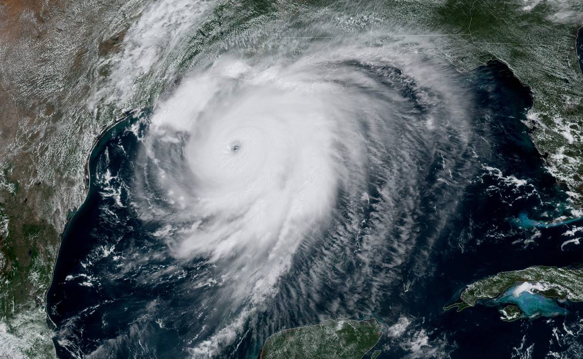 Potente huracán "Laura" pega en costas de EU; lo califican como "mortal"