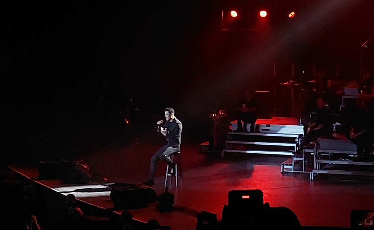 Carlos Rivera la rompe en el Auditorio Nacional, entre piropos, cumpleaños 38 y a 20 años de "La Academia"