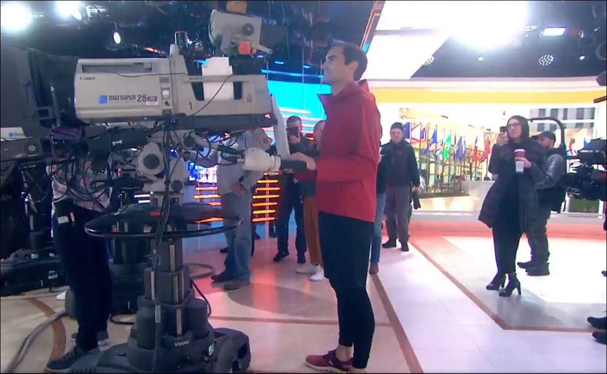 Federer sorprende como camarógrafo en programa en vivo