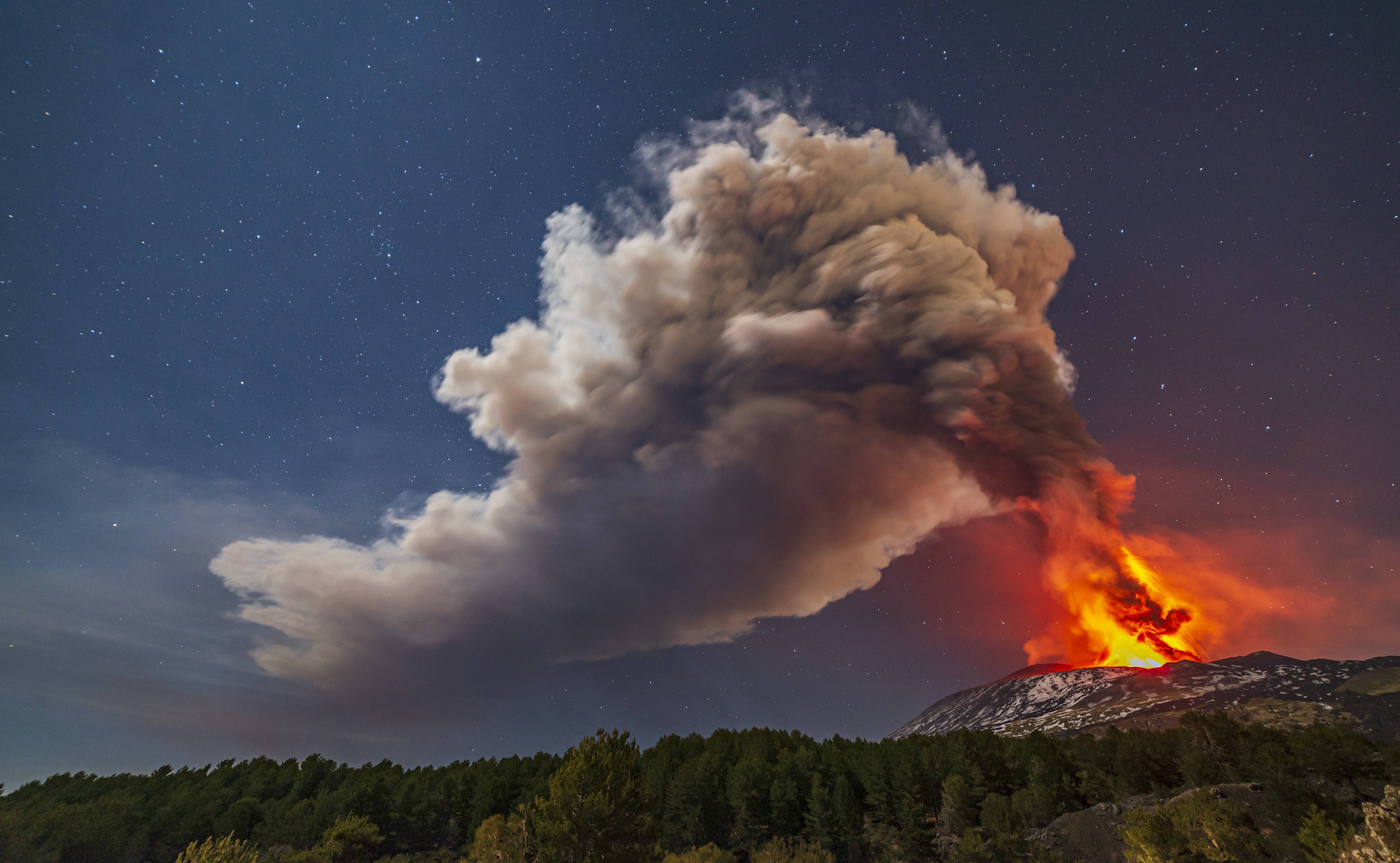 Fotos. Así se ve la erupción del volcán Etna en Italia