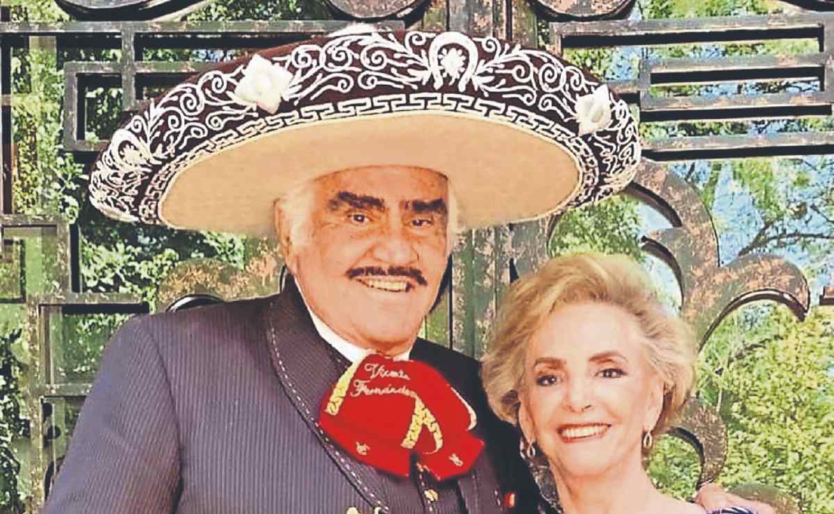 Viuda de Vicente Fernández demanda a Televisa por violencia mediática de género