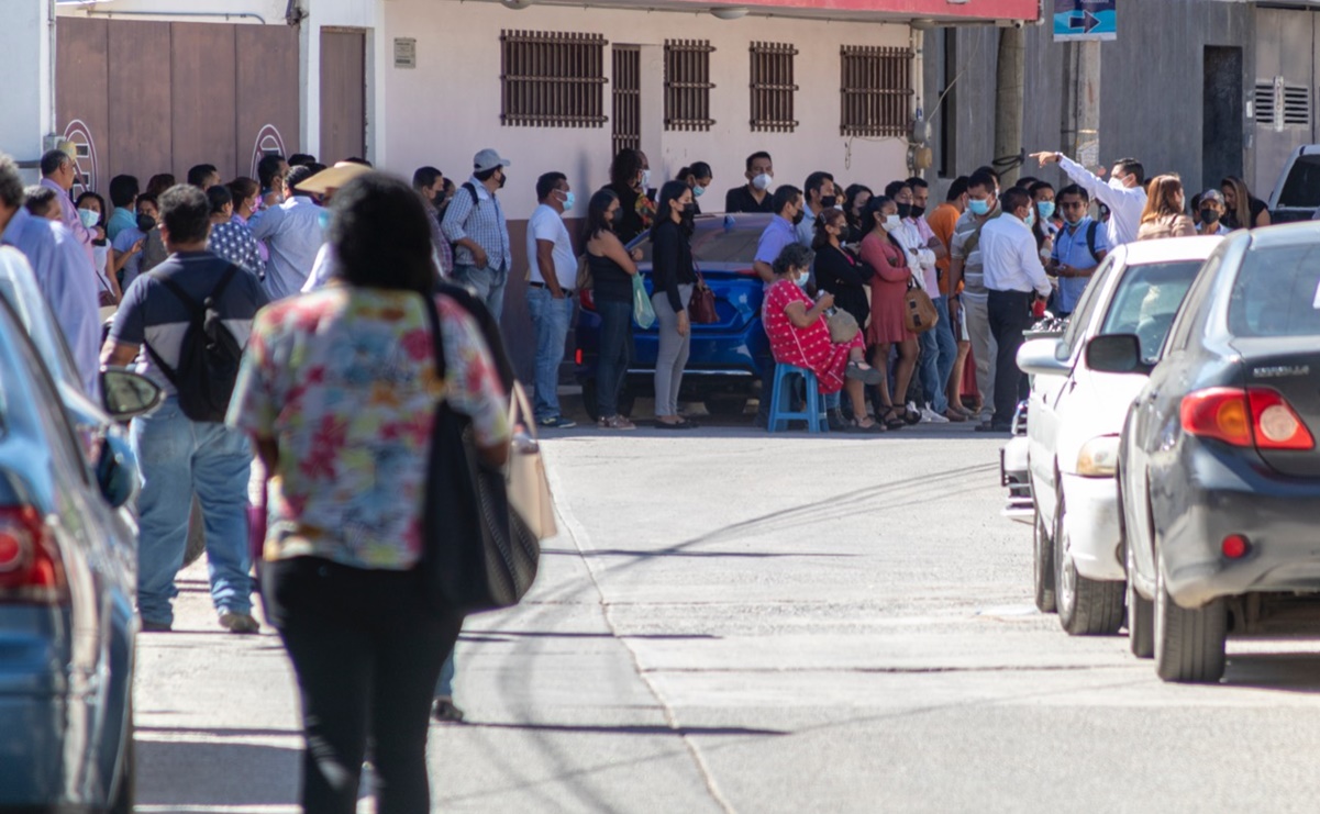 Si busca trabajo, pregunte por Félix; hacen fila para conseguir chamba en Guerrero