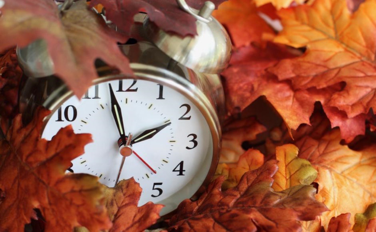 ¿Con el horario de invierno se adelanta o se atrasa el reloj este 5 de noviembre?