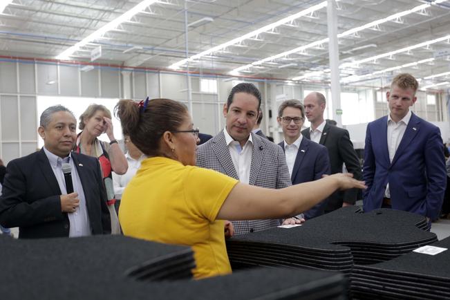 Inauguran empresa automotriz en El Marqués