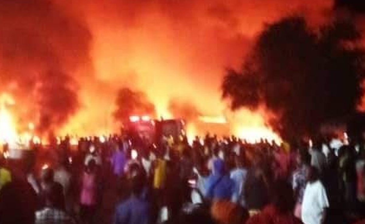 Suman más de 99 muertos y 100 heridos por incendio tras choque en Sierra Leona