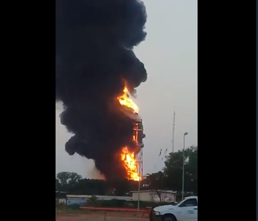 Graban incendio en refinería de Minatitlán, Veracruz