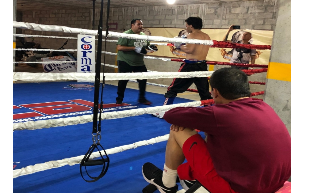 Julio César Chávez supervisa entrenamientos de su hijo