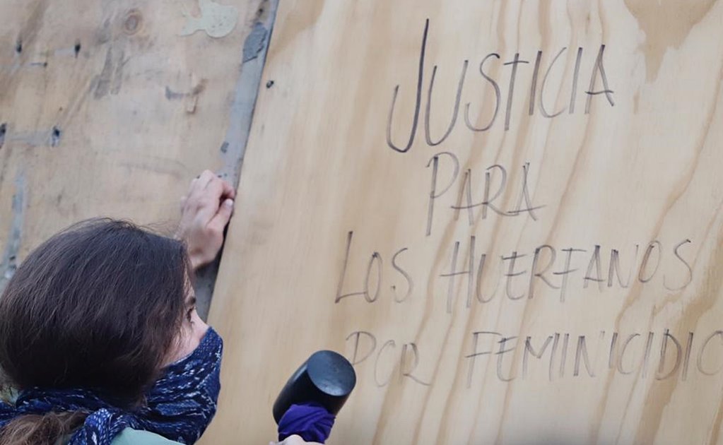 Feministas protestan para exigir seguridad; realizan nuevas pintas en Reforma