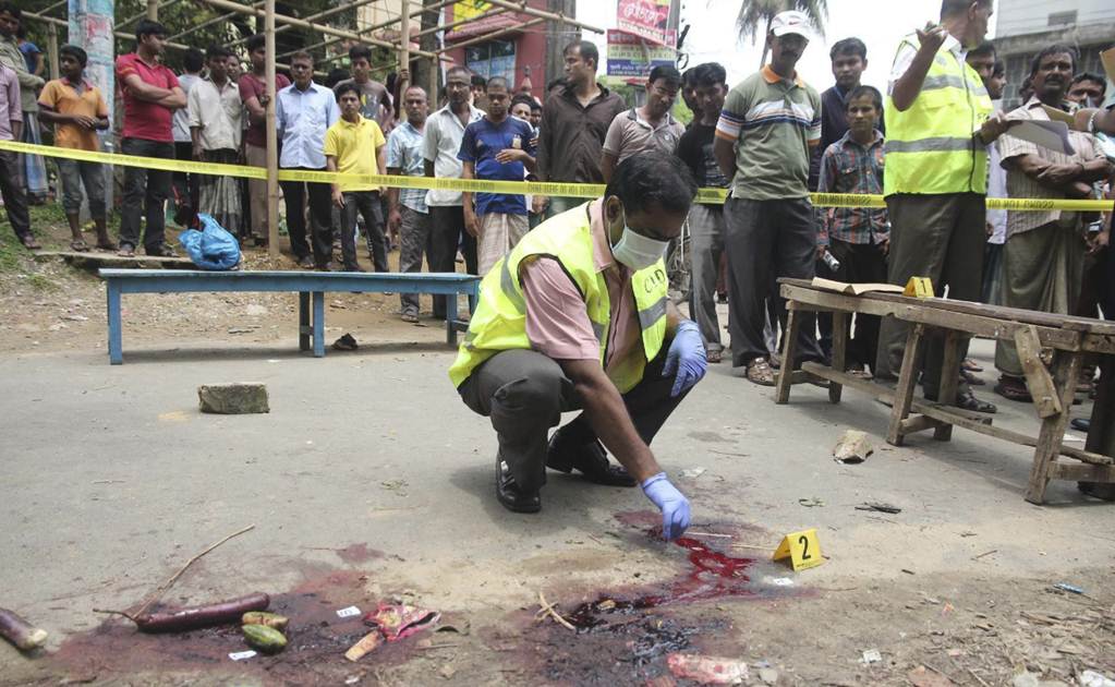 Asesinan a machetazos a bloguero en Bangladesh