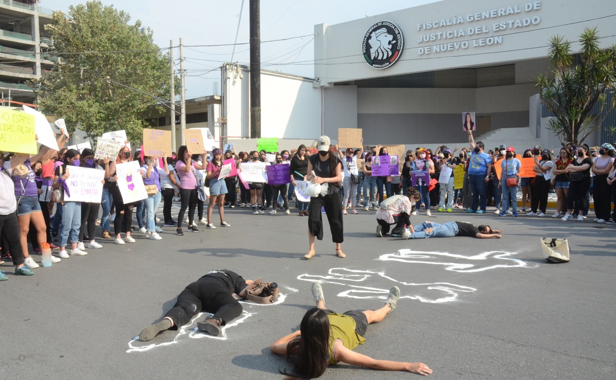 Mujeres protestan frente a Fiscalía de NL por caso María Fernanda y otras desapariciones 